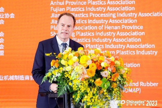 一張含有 文字 的圖片自動(dòng)產(chǎn)生的描述