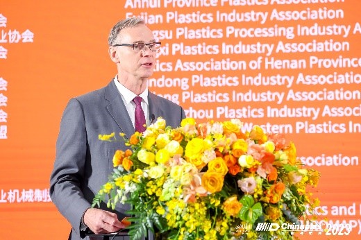 一張含有 文字 的圖片自動(dòng)產(chǎn)生的描述